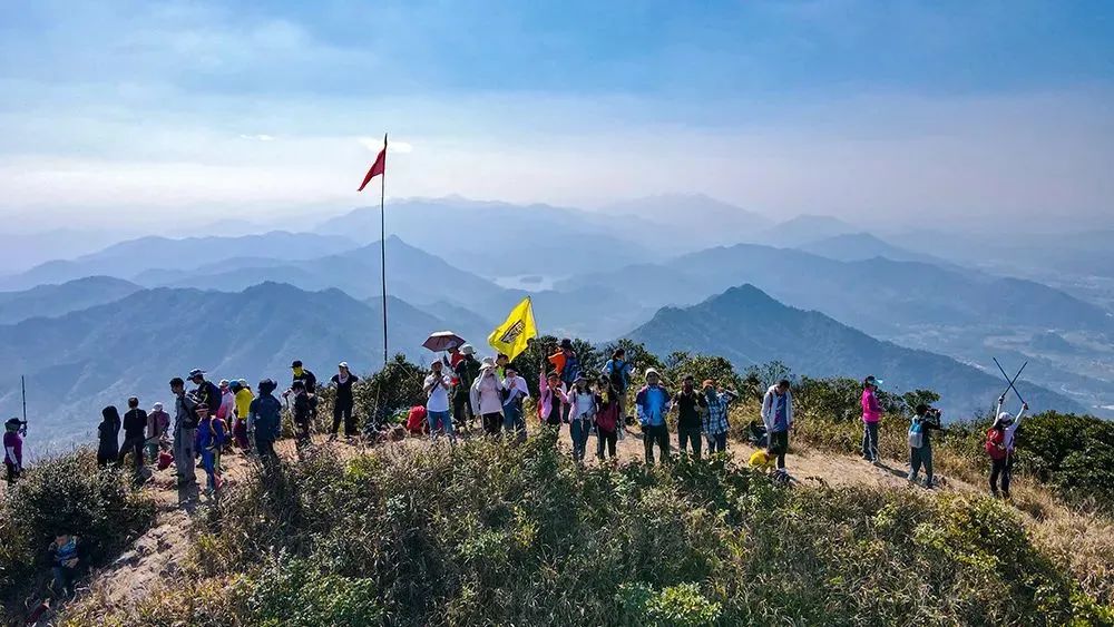 流溪河的源頭為廣州地區五座最高峰之一桂峰山山頂海拔1085米從化